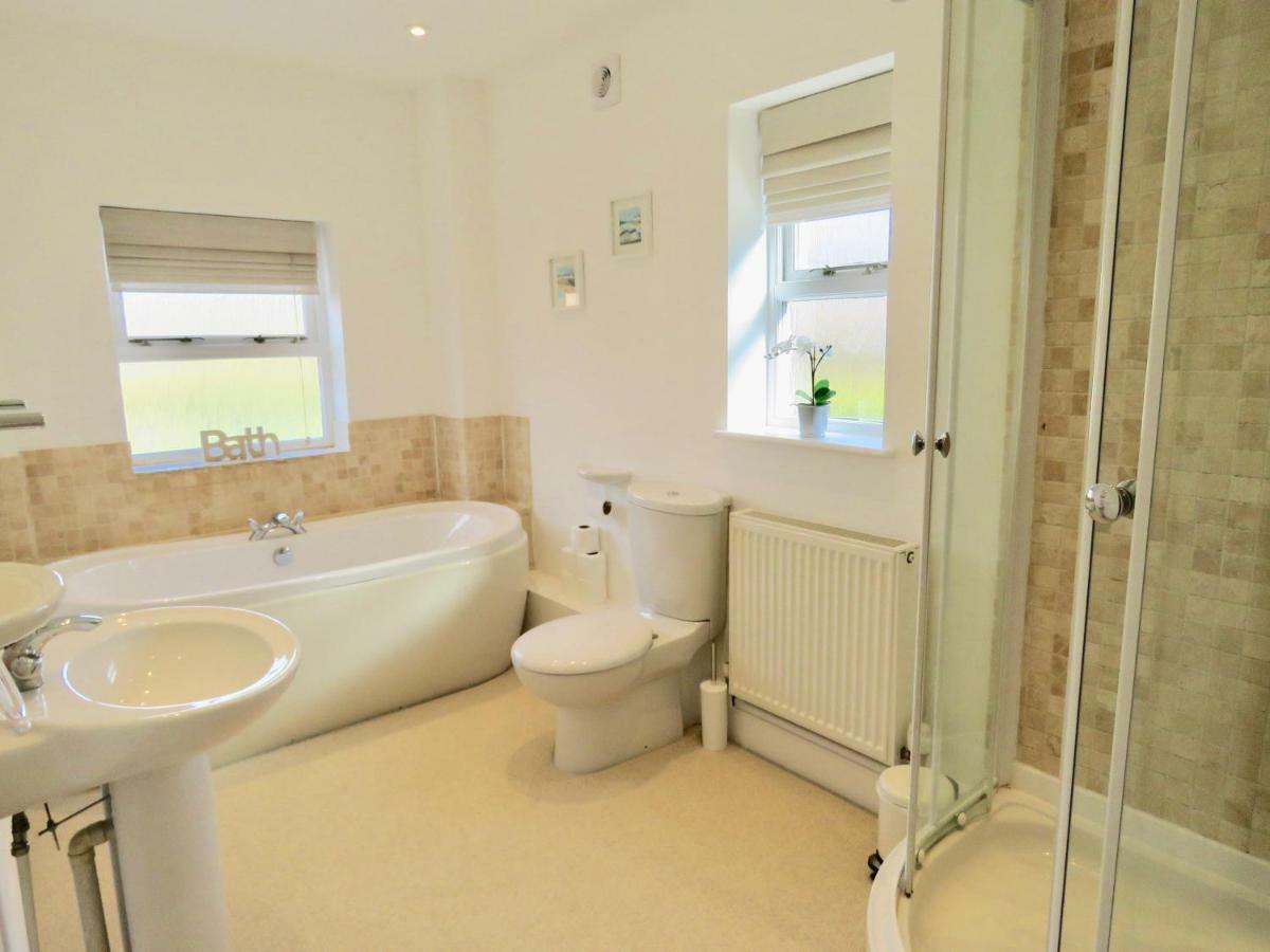 Lyndale House - Exclusive use, self catering, fpventures Stroud Villa Stroud  Buitenkant foto